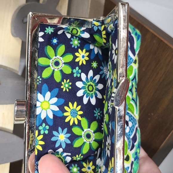 Vera Bradley Retired Daisy Daisy Set - Picture 11 of 12